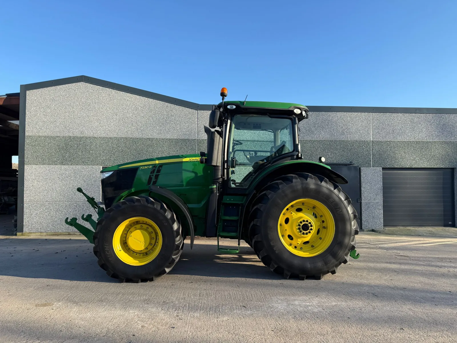 John Deere - 2013 - 7230R - Trattore agricolo a trazione integrale - immagine 2