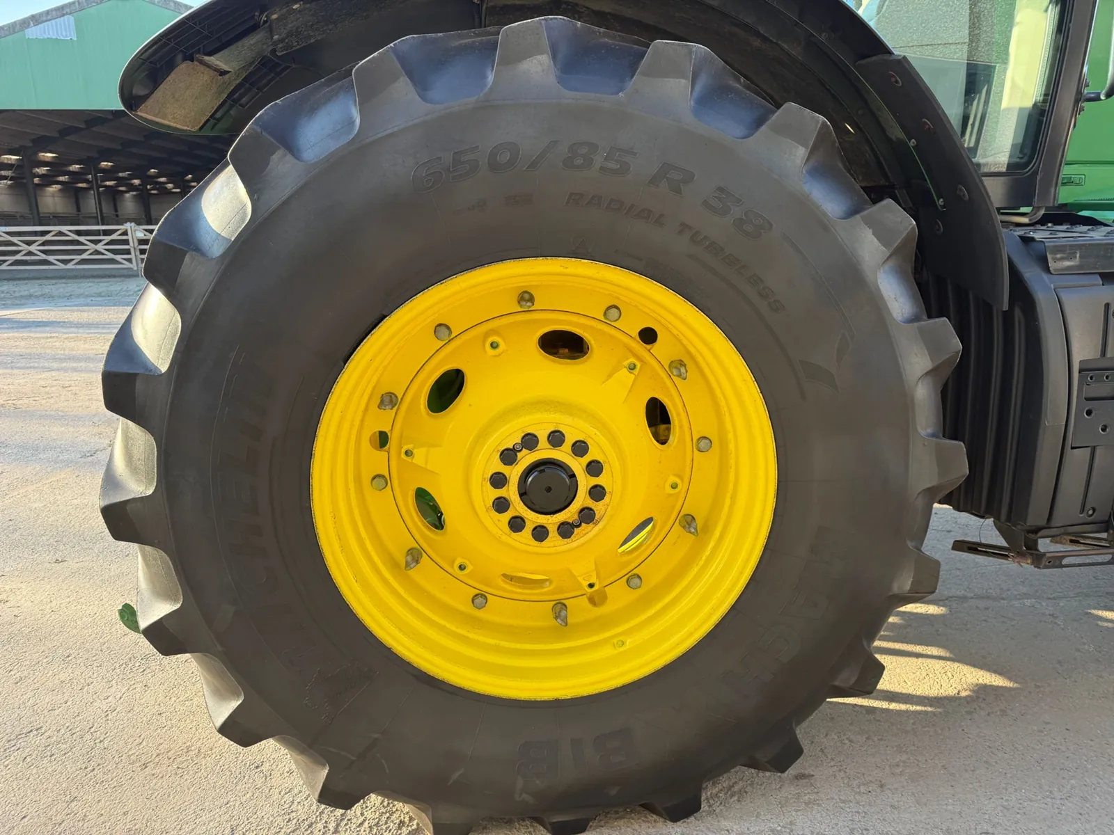 John Deere - 2013 - 7230R - Trattore agricolo a trazione integrale - immagine 25
