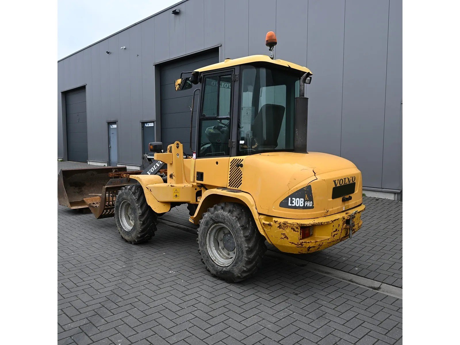 2002 – L30B – Pala gommata - immagine 7