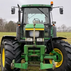 Trattore agricolo John Deere 6610 Farm del 2001 con trasmissione integrale