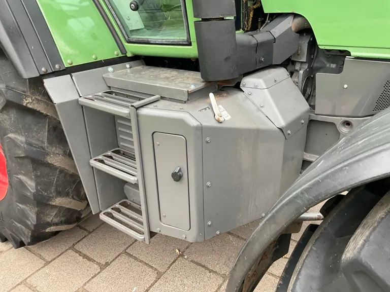 Trattore agricolo Fendt Farmer 410 Vario a trazione integrale del 2000 - immagine 21