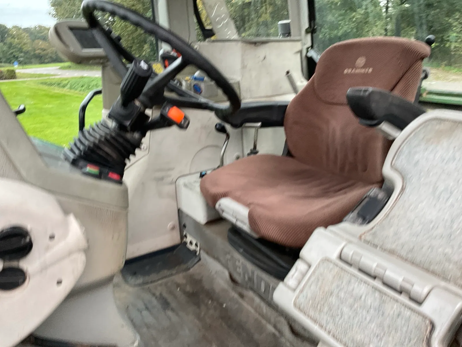 Trattore agricolo Fendt Farmer 410 Vario a trazione integrale del 2000 - immagine 22