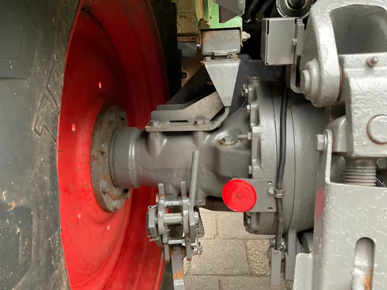 Trattore agricolo Fendt Farmer 410 Vario a trazione integrale del 2000 - immagine 27