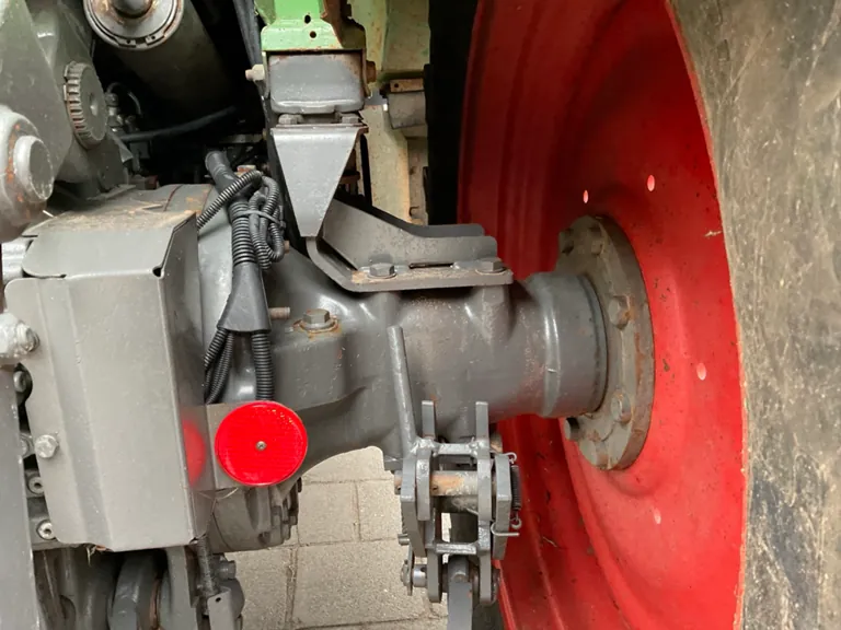 Trattore agricolo Fendt Farmer 410 Vario a trazione integrale del 2000 - immagine 28