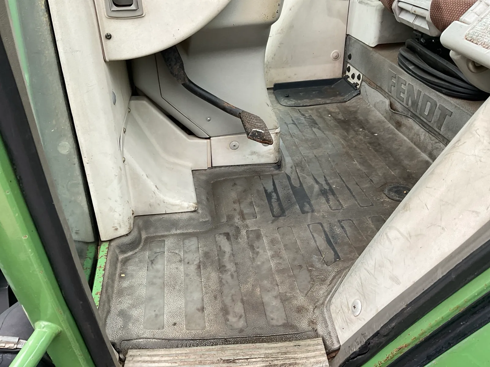 Trattore agricolo Fendt Farmer 410 Vario a trazione integrale del 2000 - immagine 32