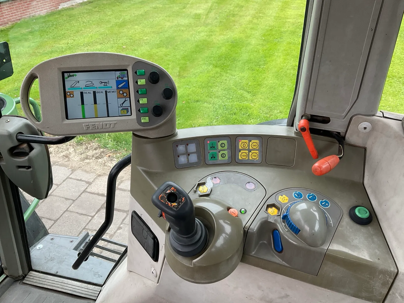 Trattore agricolo Fendt Farmer 410 Vario a trazione integrale del 2000 - immagine 35