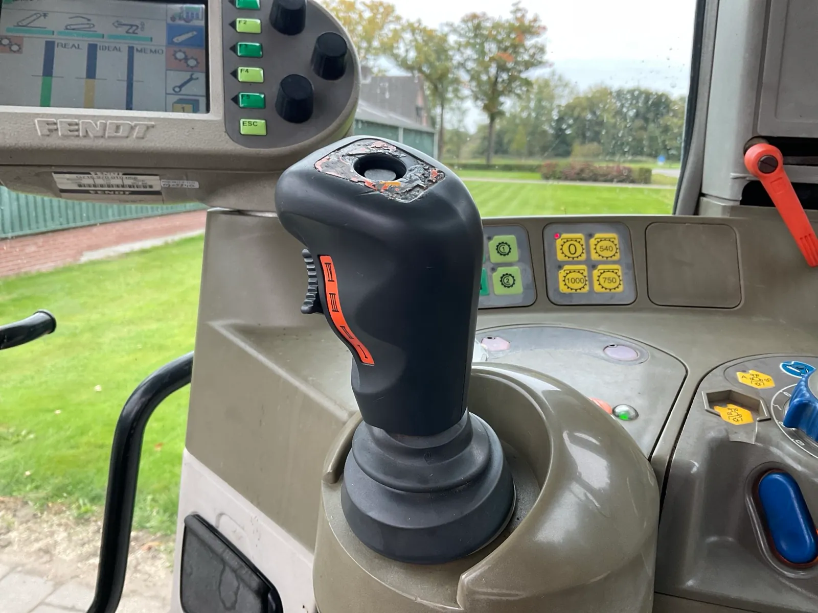 Trattore agricolo Fendt Farmer 410 Vario a trazione integrale del 2000 - immagine 37