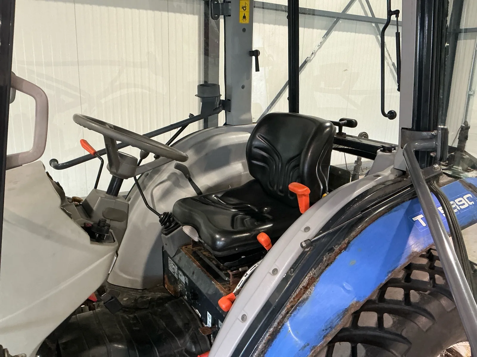 Trattore agricolo Iseki TG5390 2x4 del 2012 - immagine 14