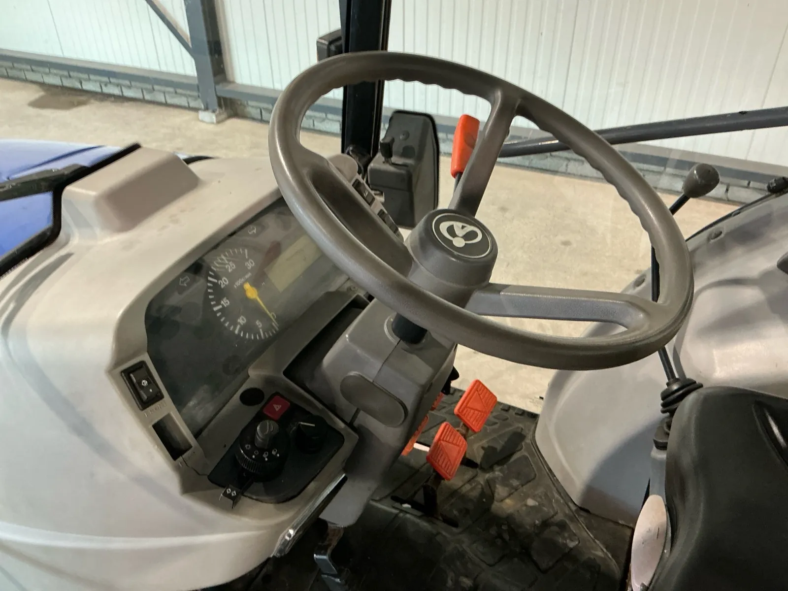 Trattore agricolo Iseki TG5390 2x4 del 2012 - immagine 16