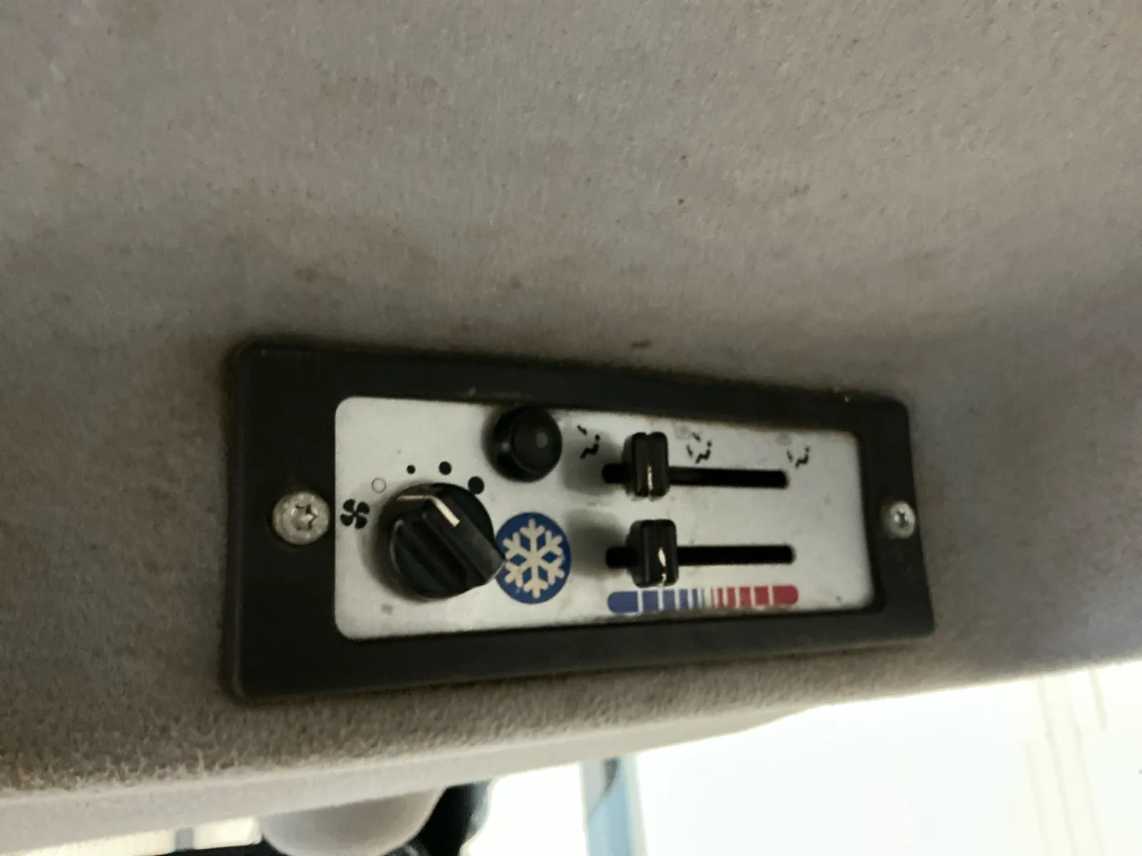 Trattore agricolo Iseki TG5390 2x4 del 2012 - immagine 17