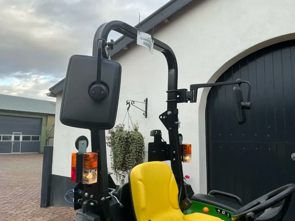 Trattore John Deere E02 a quattro ruote motrici 2022 - immagine 24