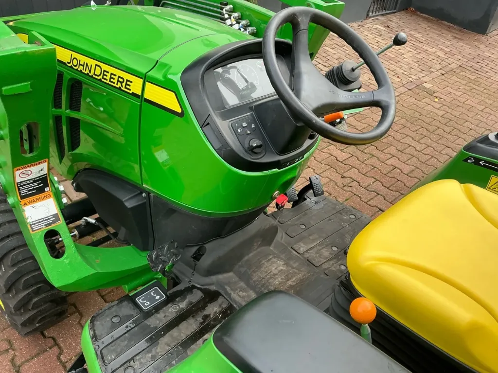 Trattore John Deere E02 a quattro ruote motrici 2022 - immagine 23