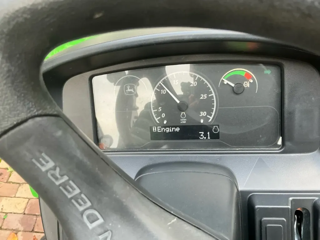 Trattore John Deere E02 a quattro ruote motrici 2022 - immagine 19