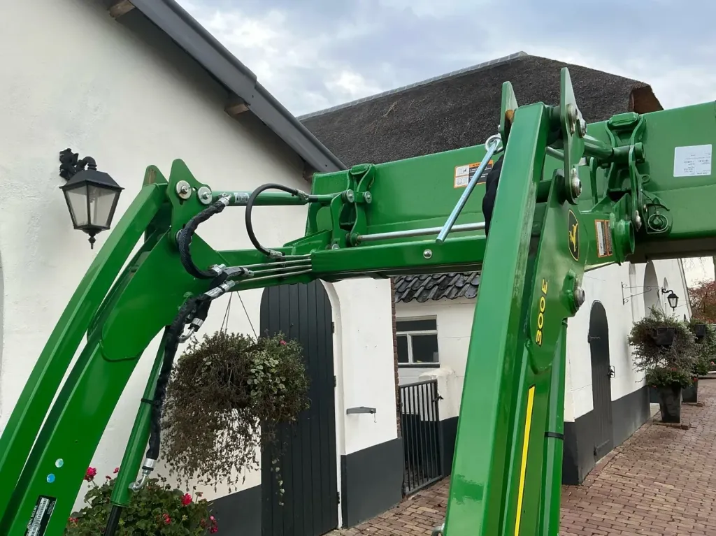 Trattore John Deere E02 a quattro ruote motrici 2022 - immagine 11