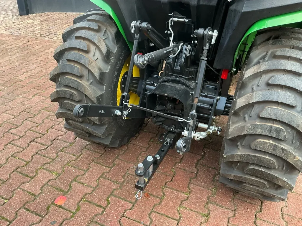 Trattore John Deere E02 a quattro ruote motrici 2022 - immagine 7