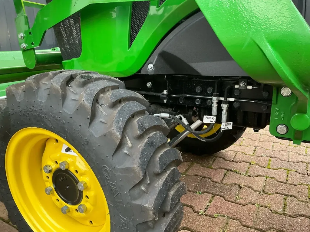 Trattore John Deere E02 a quattro ruote motrici 2022 - immagine 4