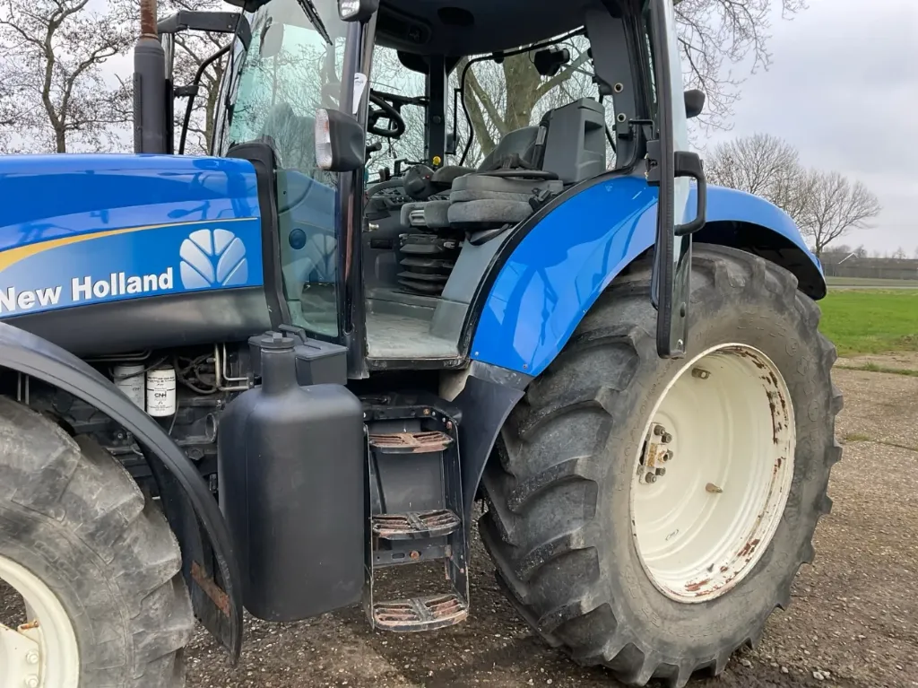 Trattore agricolo New Holland TS135A a quattro ruote motrici, del 2009 - immagine 11