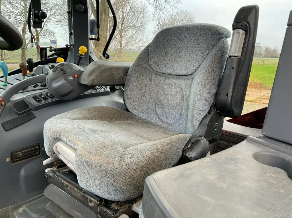 Trattore agricolo New Holland TS135A a quattro ruote motrici, del 2009 - immagine 10