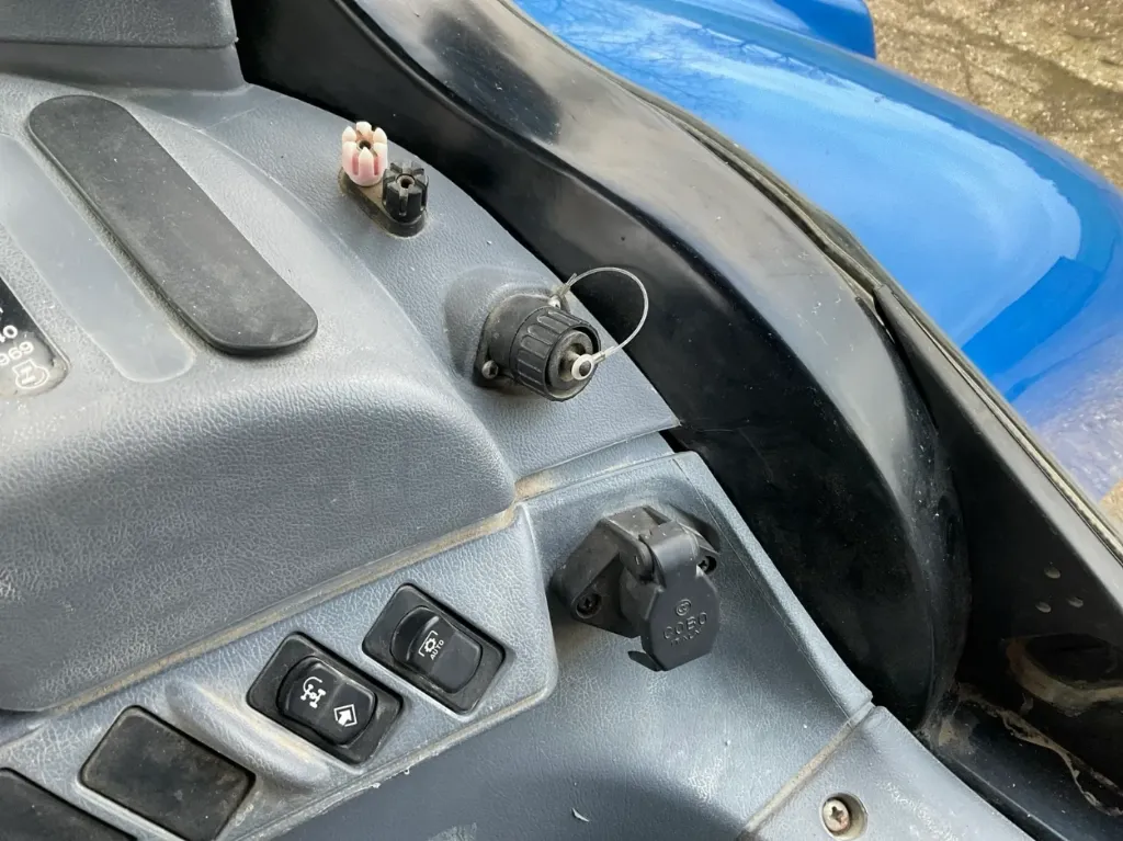 Trattore agricolo New Holland TS135A a quattro ruote motrici, del 2009 - immagine 3