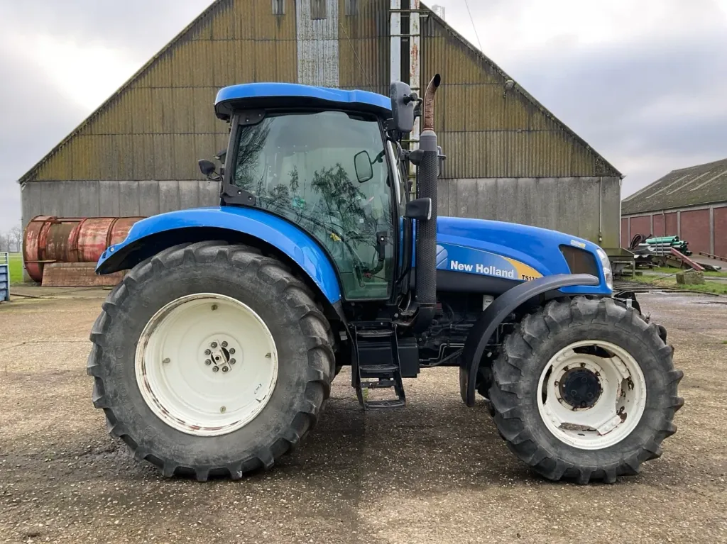 Trattore agricolo New Holland TS135A a quattro ruote motrici, del 2009 - immagine 2