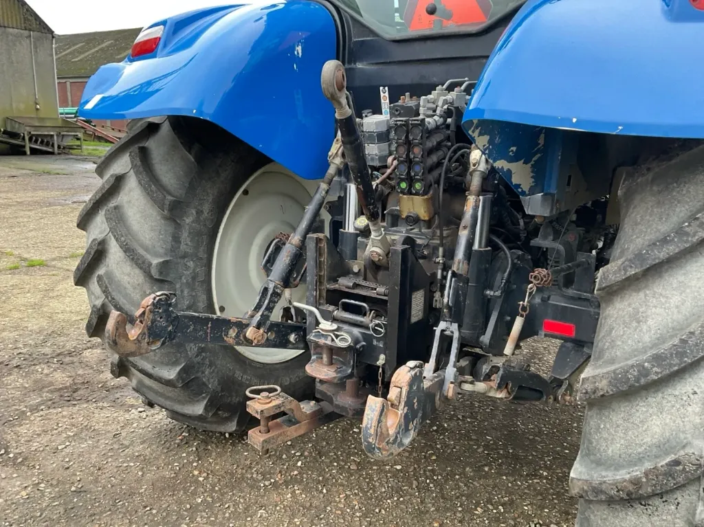 Trattore agricolo New Holland TS135A a quattro ruote motrici, del 2009 - immagine 20