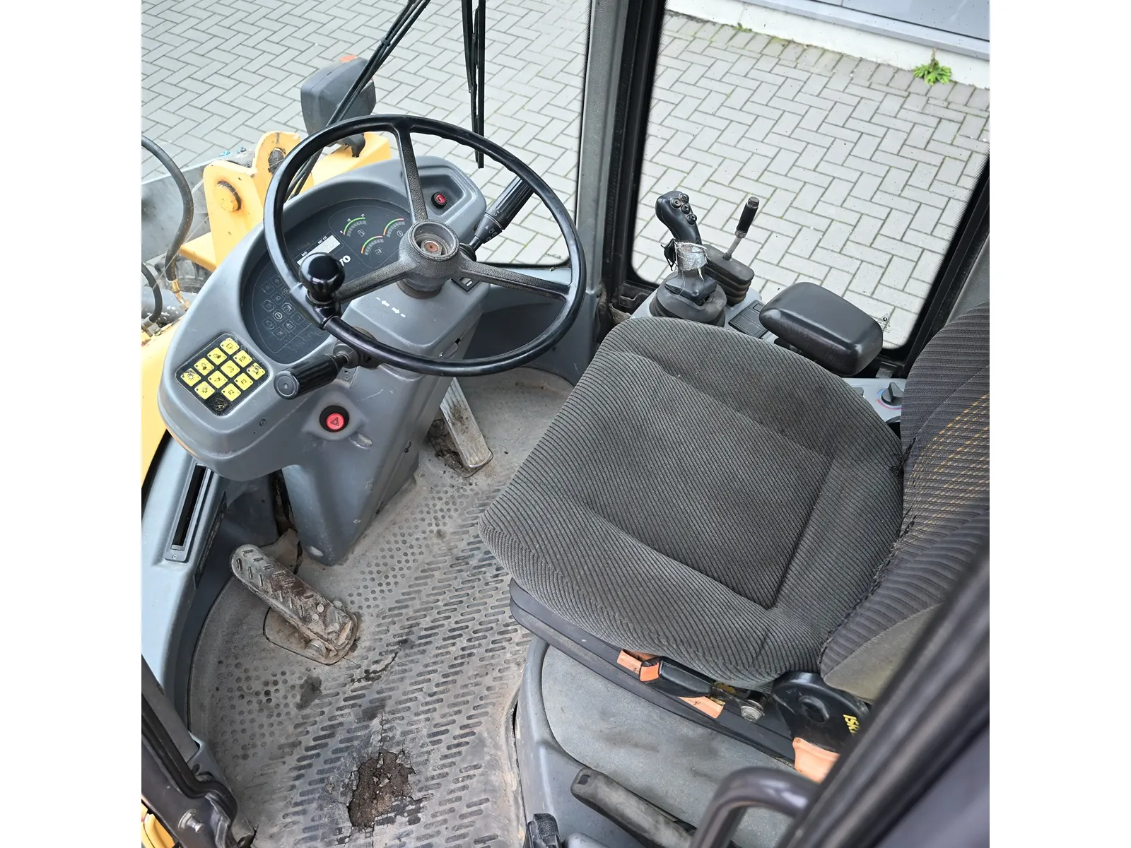 2002 – L30B – Pala gommata - immagine 13