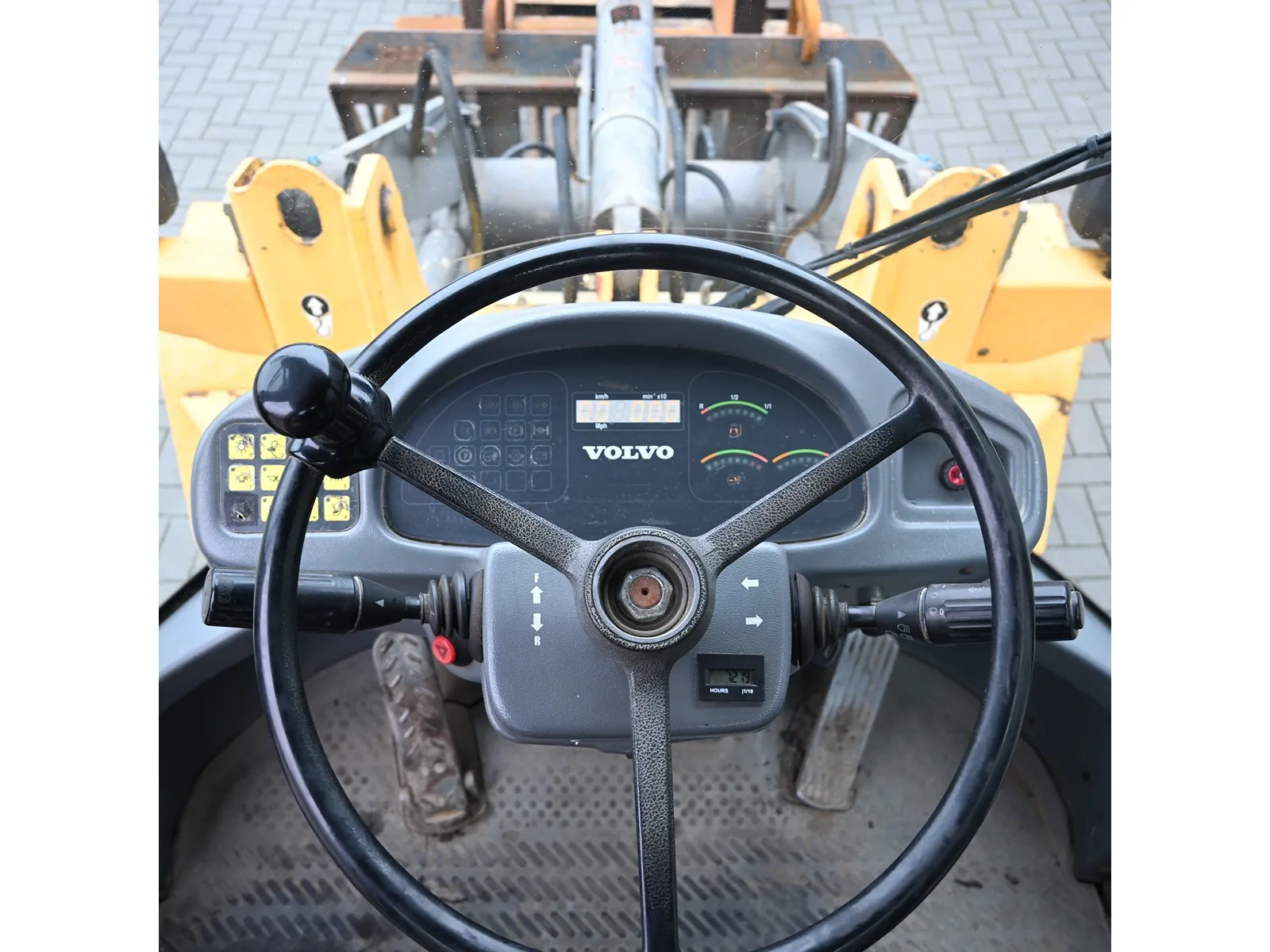 2002 – L30B – Pala gommata - immagine 18