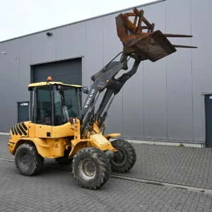 2002 – L30B – Pala gommata