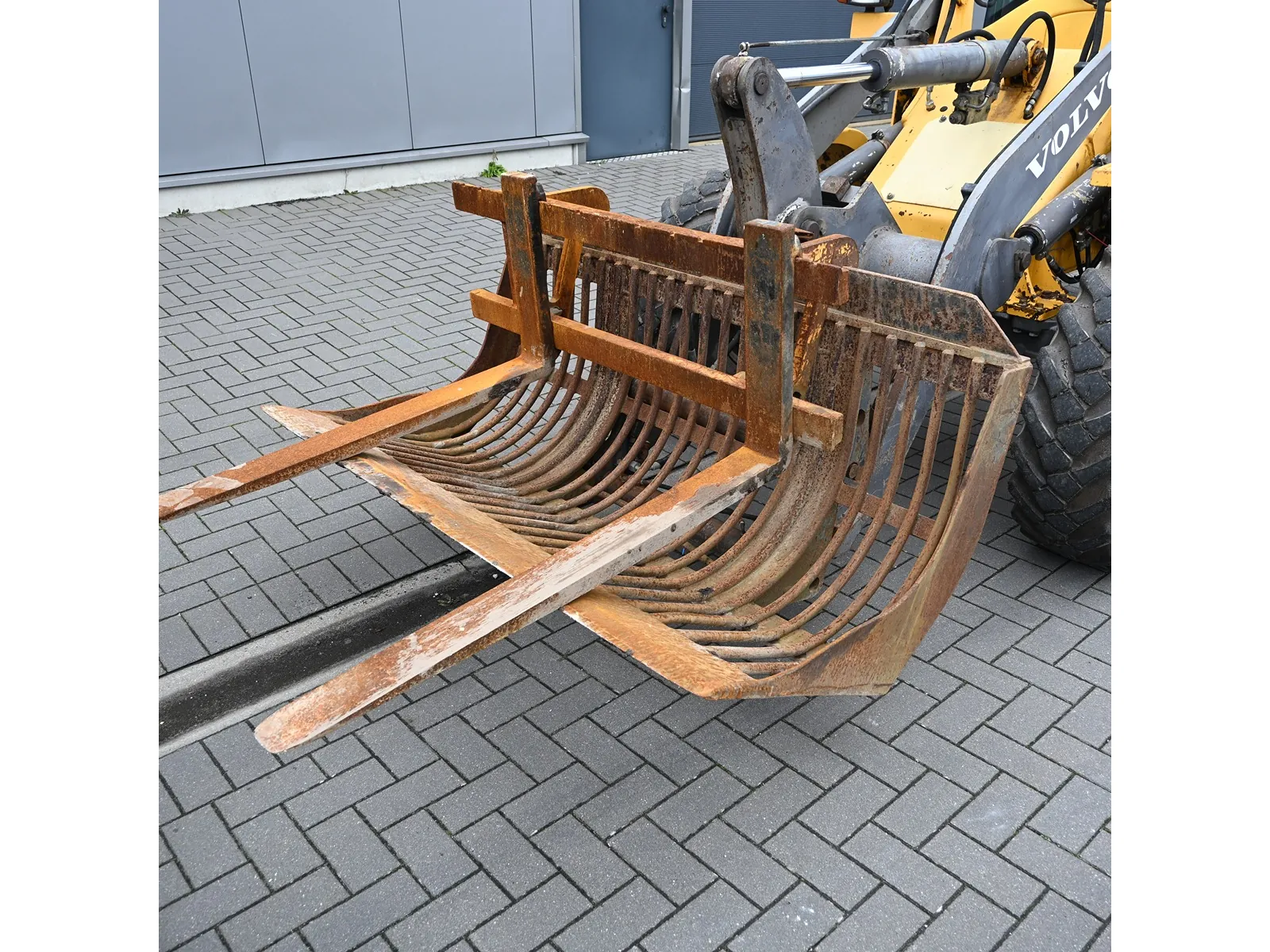 2002 – L30B – Pala gommata - immagine 10