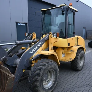 2002 – L30B – Pala gommata