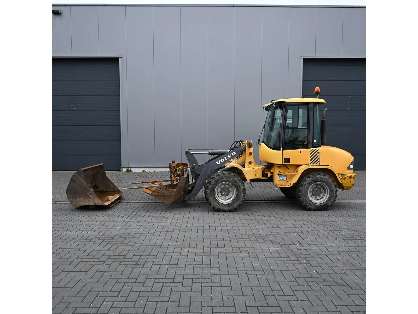 2002 – L30B – Pala gommata - immagine 6